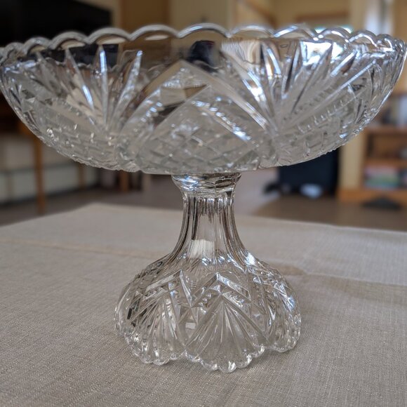 Beautiful Pineapple Cut Glass Pedestal Dish - Picture 1 of 3